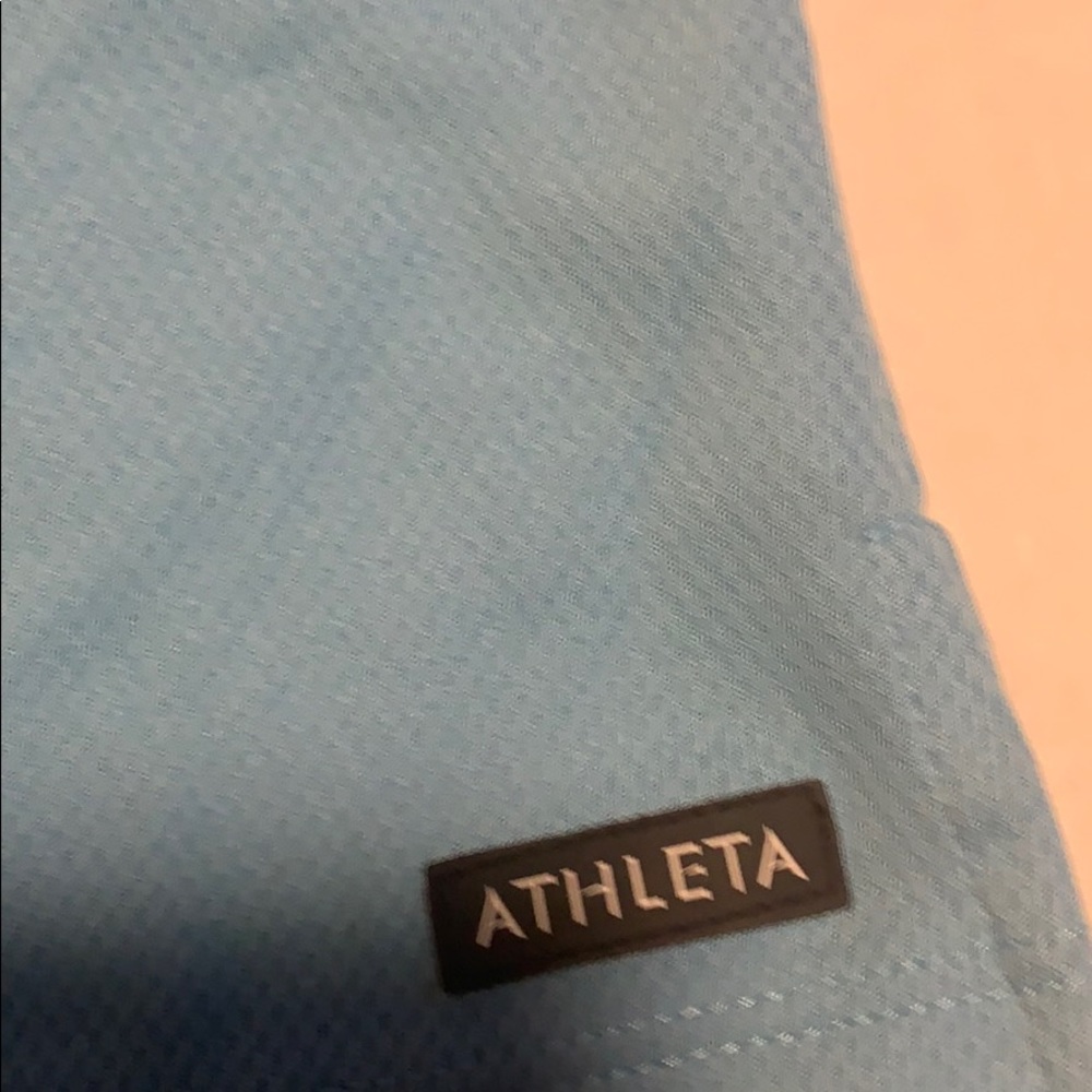 Athleta workout top. - Picture 4 of 8